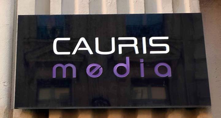 Plaques professionnelles en plexiglas sur mesure Île-de-France