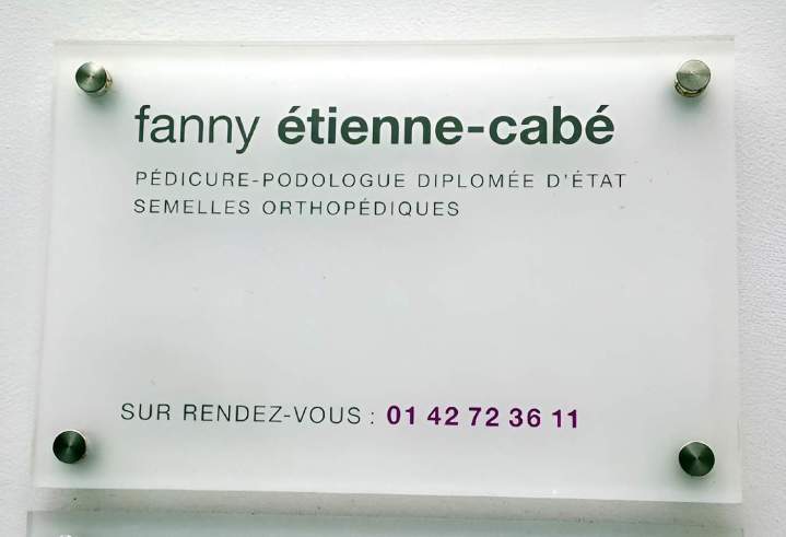 Plaque professionnelle plexiglas sur mesure Île-de-France