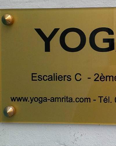 Conception et installation de signalétique professionnelle claire et efficace