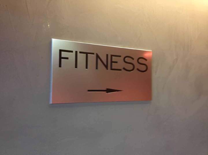 Conception et gravure de plaques professionnelles en plexiglas Île-de-France