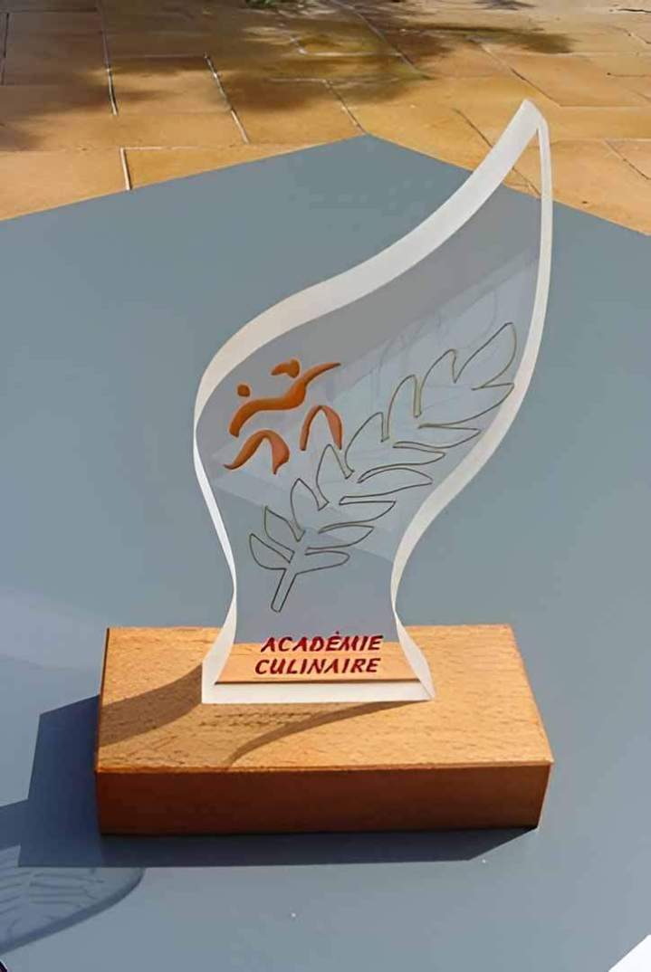 Gravure personnalisée sur trophées Île-de-France