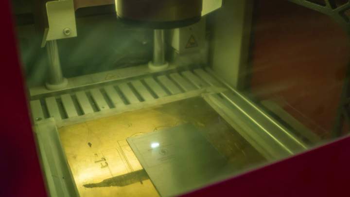 Plaques professionnelles sur mesure - Île-de-France