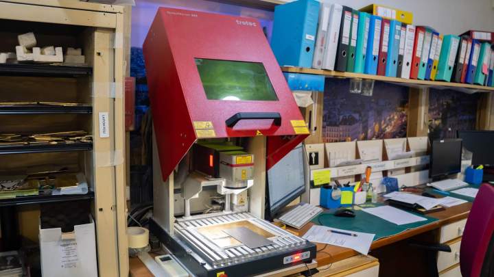 Plaques professionnelles sur mesure - Île-de-France